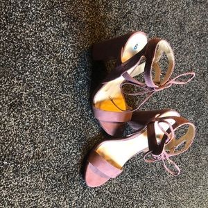 Size 6 mauve Charlotte Russe heels,